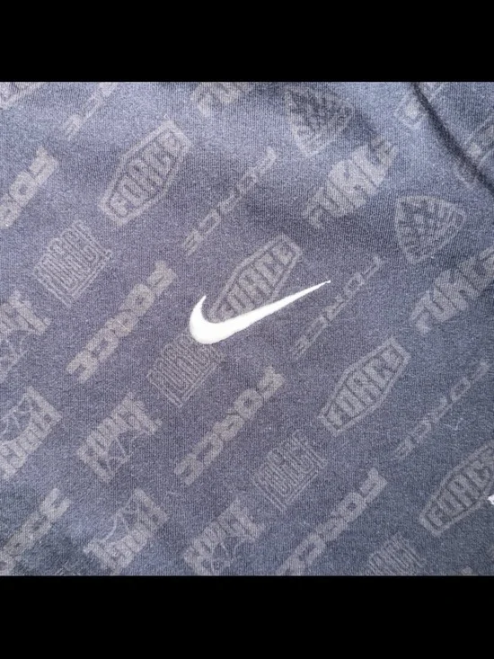 Nike T-Shirt - Picture 3 of 5